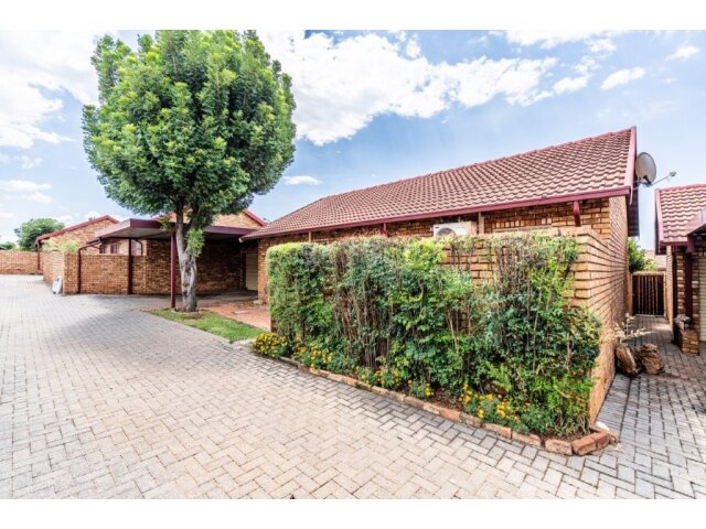 <!--[if BLOCK]><![endif]--> Property sold in Wierda Glen Estate <!--[if ENDBLOCK]><![endif]-->